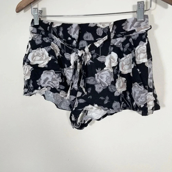 🌟✨2 for $20 ✨🌟 ARITZIA | TALULA TIE  WAIST FLORAL SHORT - Picture 3 of 10